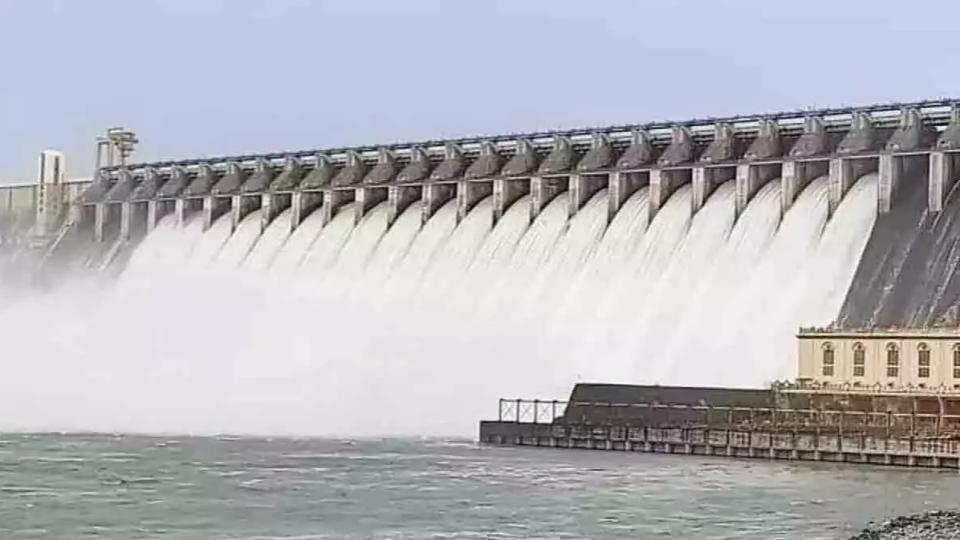 Fourteen crest gates of Nagarjuna Sagar dam lifted