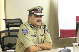 hyderabadpolicecommissioneranjanikumarasksaffluentnottoblockbeds