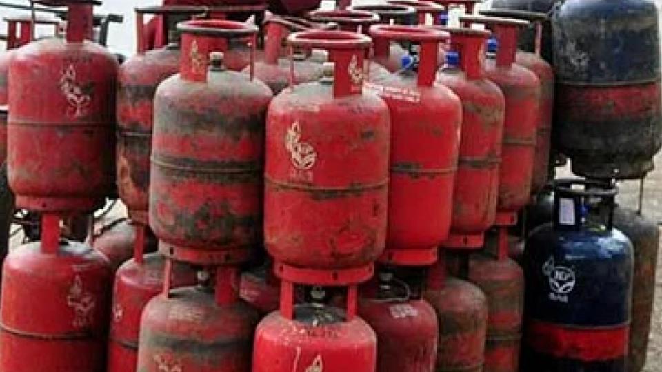 Civil Supplies seize 38 domestic LPG cylinders in Balanagar raids