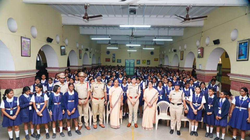 350studentsattendawarenessprogramonsafetyinsecunderabad