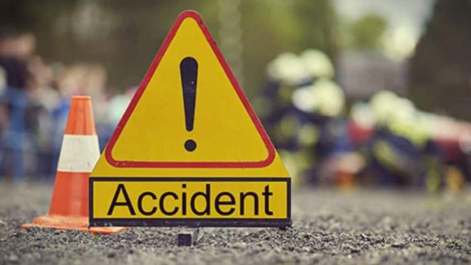Autorickshaw overturns in Jagtial, students injured