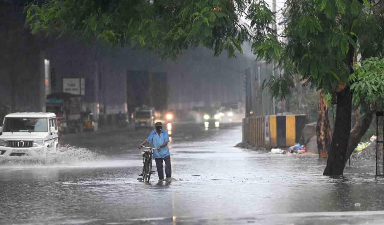 heavydownpourlashespartsofhyderabadtoday