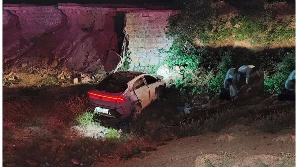Car following Google Maps falls into stream in Jangaon, five injured