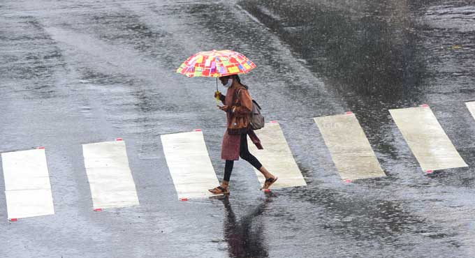 Chilly weather, light showers continue in Hyderabad due to Cyclone Ditwah