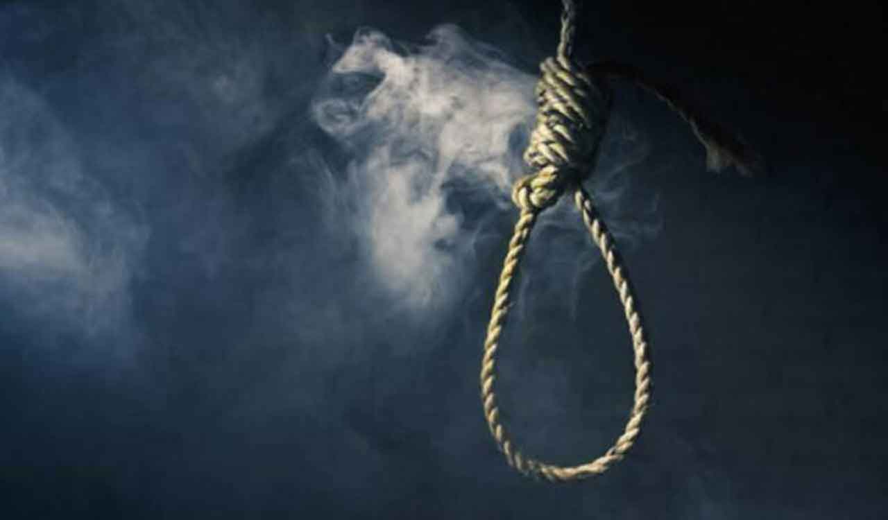 Newlywed couple found hanging at home in Amberpet