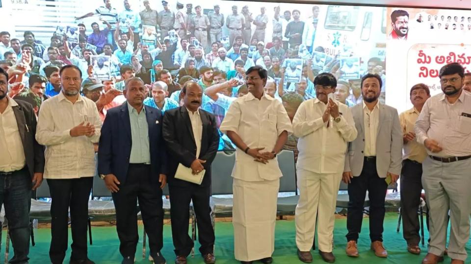 School Teachers Pledges To Support Naveen Yadav 