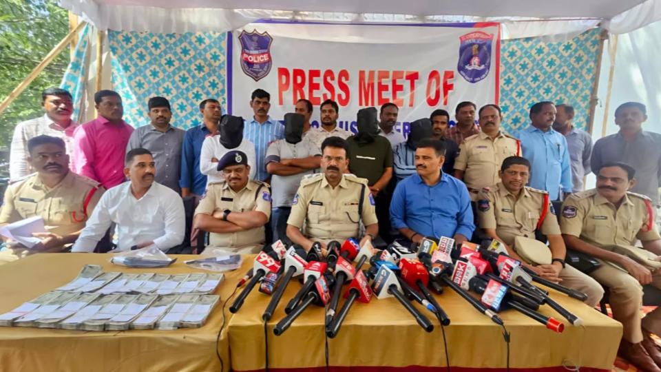 4 arrested for Duping innocent people in Medchal 
