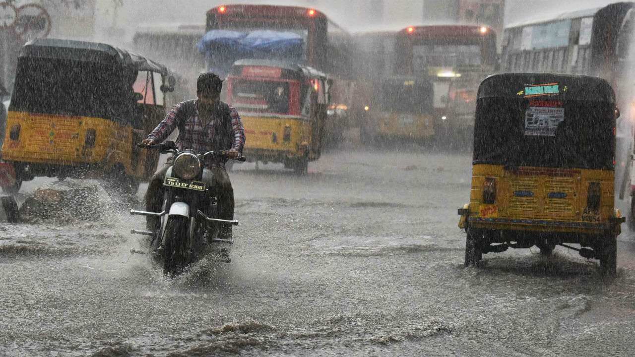 relieffromheatwaveasheavyrainslashesinhyderabad