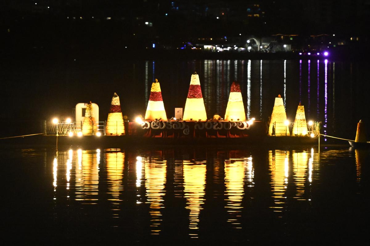 grand-saddula-bathukamma-celebrations-light-up-tank-bund-at-hussain-sagar