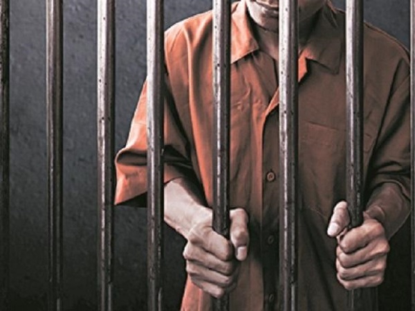 railwaypolicearrestedahotelworkerforstealingpassengers’handbags
