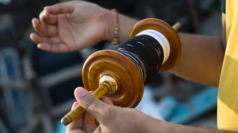 Food delivery boy gets entangled with Chinese manja in Shamsheer Gunj