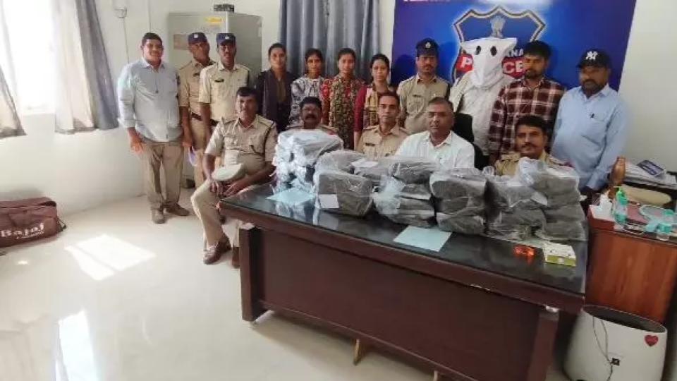 manheldatsecunderabadrailwaystationforsmugglingganjatopune