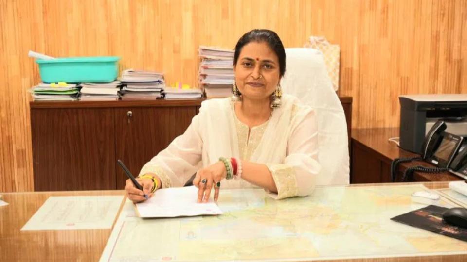 Iti Pandey takes charge as PCCM of South Central Railway