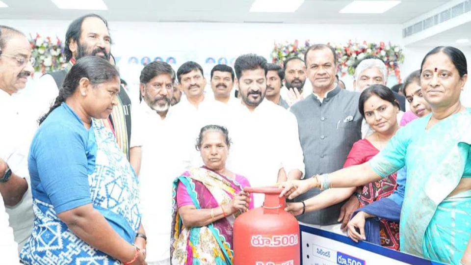 rs-500-lpg-200-unit-free-power-supply-schemes-launched-in-telangana