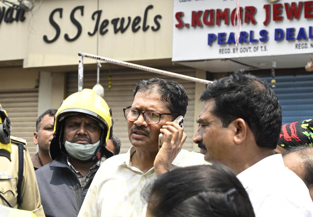 Officials of various government departments inspect Gulzar Houz fire accident site
