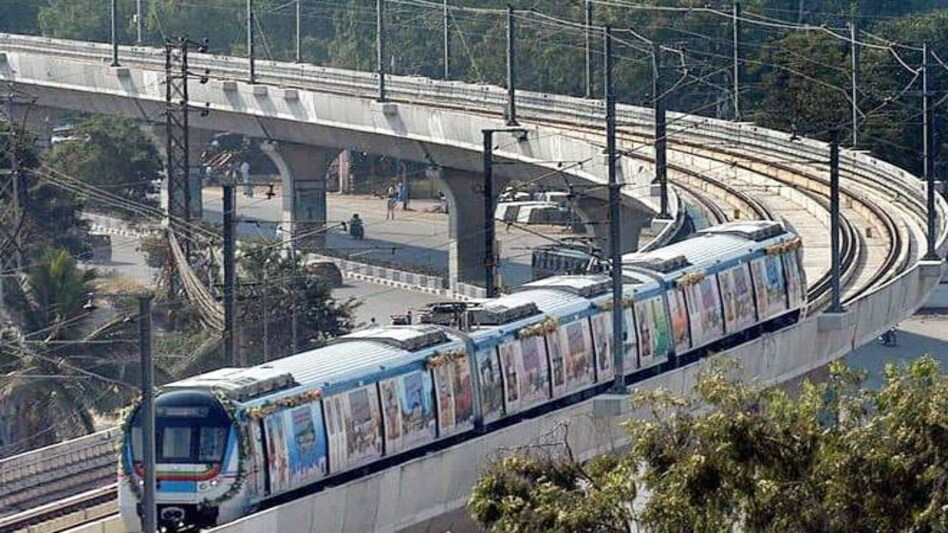hyderabadmetrotrainmakes5lakhmark