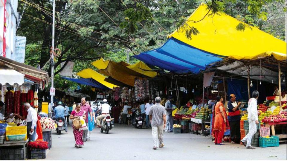 Dy Mayor warns street vendors against encroachments in Hyderabad