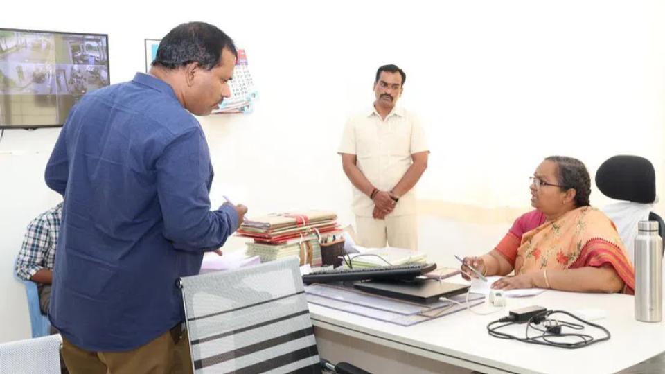 Cancel Indiramma houses if beneficiaries not willing to ground, Siddipet Collector