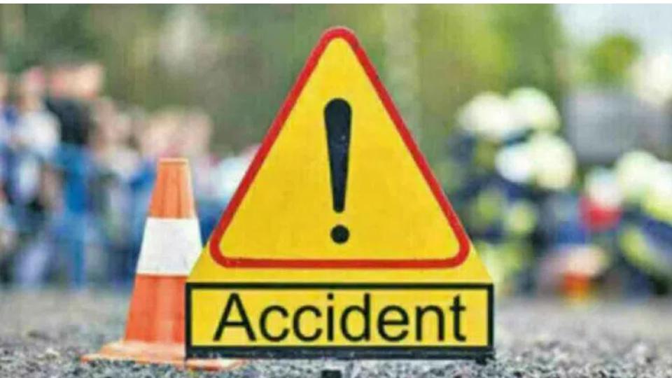 Van rams into student group in Ibrahimpatnam, 1 killed and 2 critical