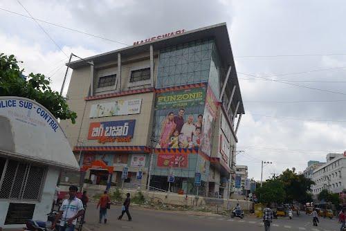 hyderabadconsumercourtleviesfineonmallforviolatingfreeparkingrule