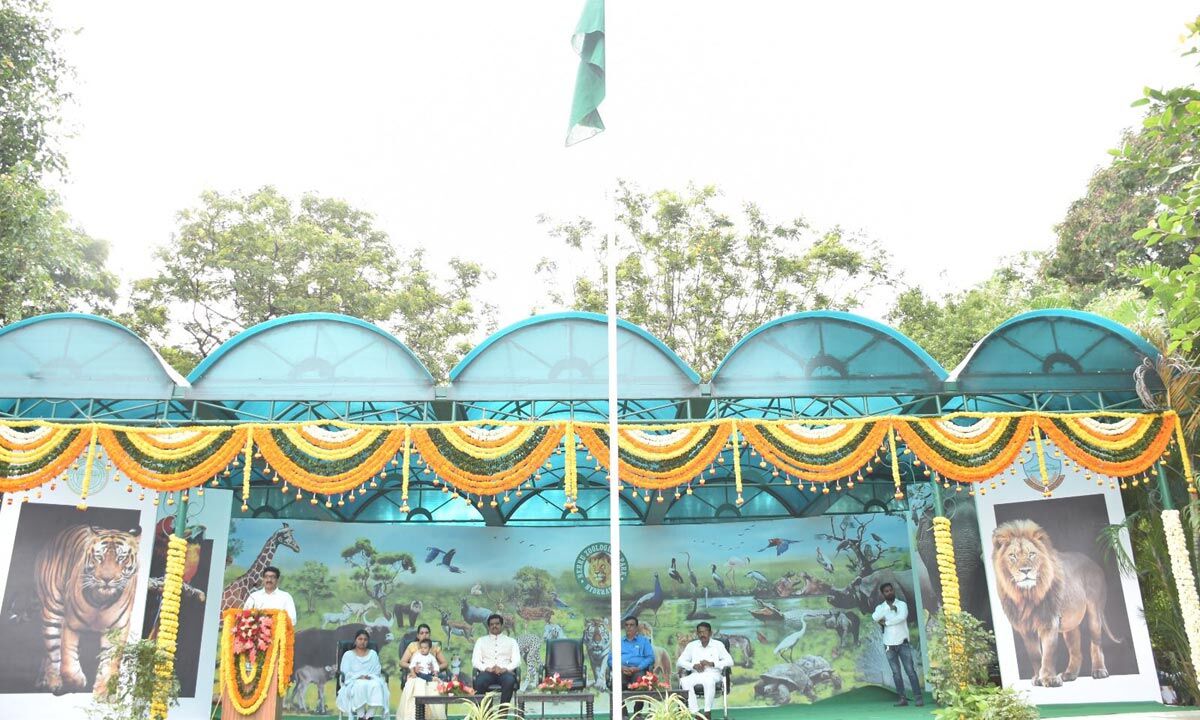 nehruzooparkhoisttirangaonindependenceday