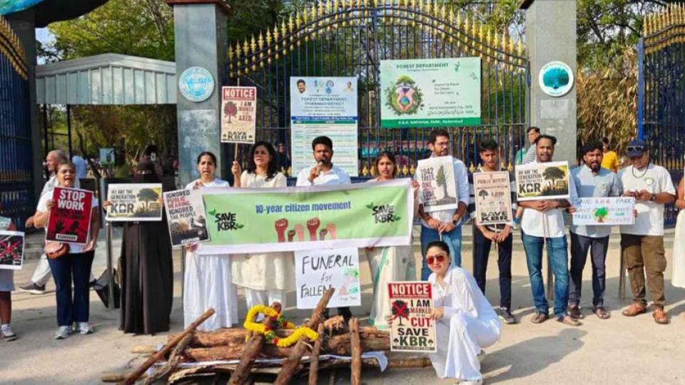 savekbrparkvolunteersholdmemorialwalkworldenvironmentday