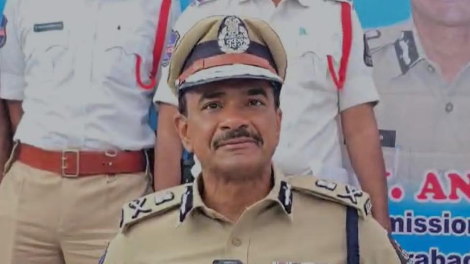 CV Anand Lauds Traffic Police for Braving Heavy Rain While on Duty