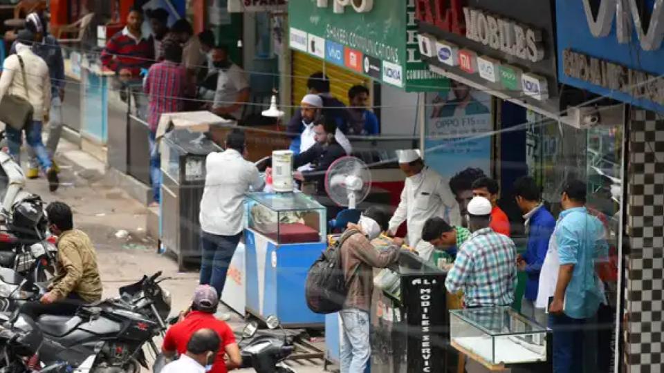 Mobile shops under scanner for unlocking phones in Hyderabad without ownership checks