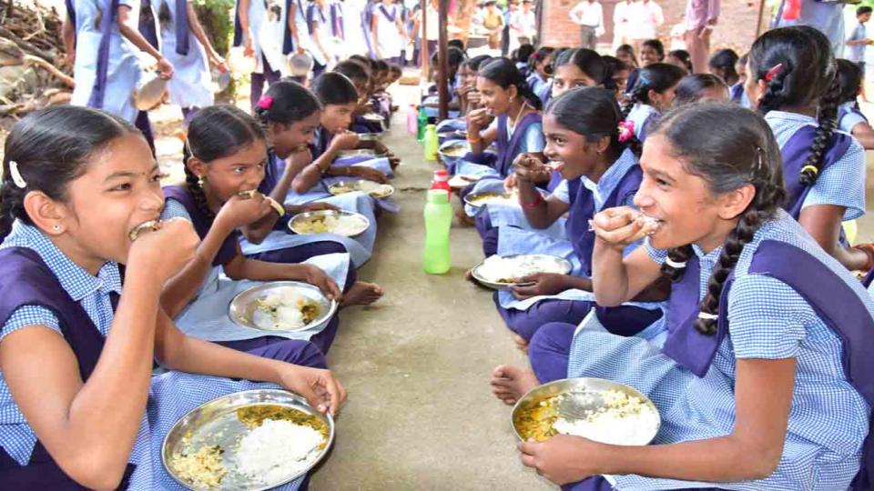 eggsdisappearfrommiddaymealsinkarimnagar