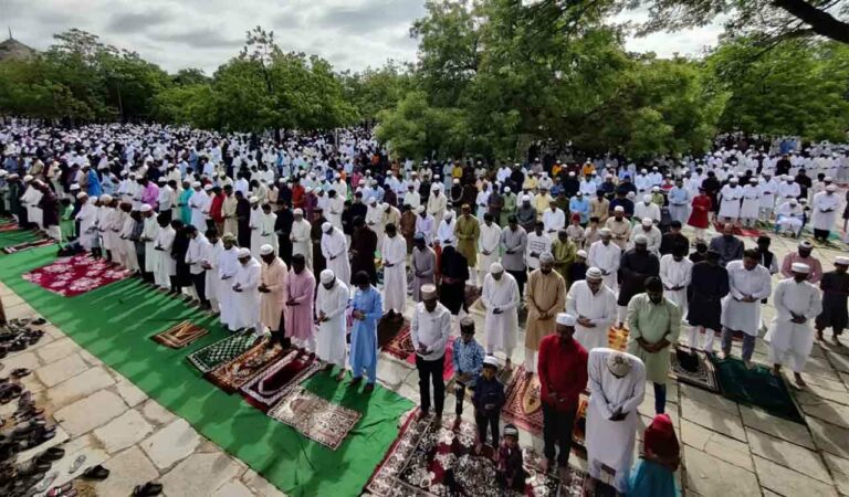 muslimscelebrateeiduladhainhyderabad