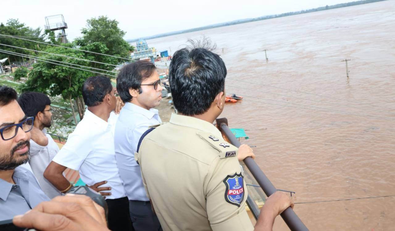 Heavy rains swell Telangana reservoirs, Godavari surges past danger mark in Mulugu