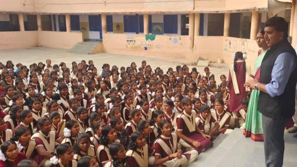 studentsprotestasprincipalforcesthemtowashherclothescarinsangareddy