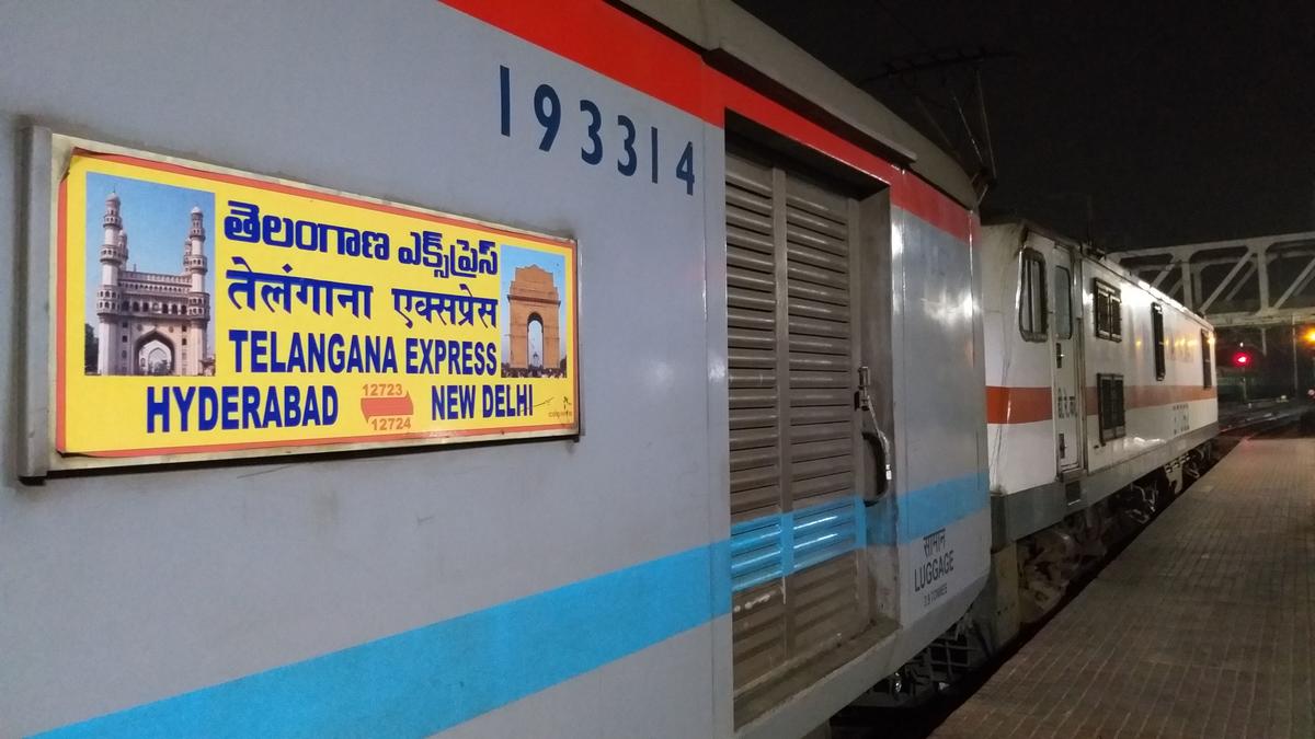 secunderabadrailwaystationischaosastrainsdelayed