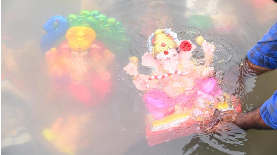 Ganesh idol immersion begins in Hyderabad