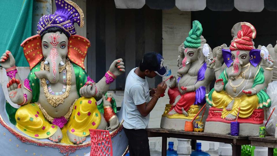 hyderabadgearsupforganeshchaturthiecofriendlyidolsleadtheway