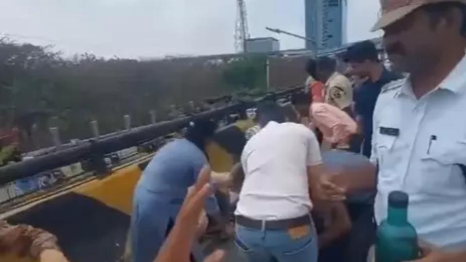 class10studentdiesinroadaccidentongachibowliflyover