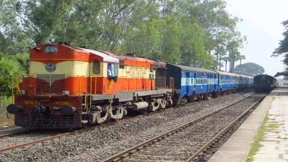scrtorunspecialtrainstoclearholirush
