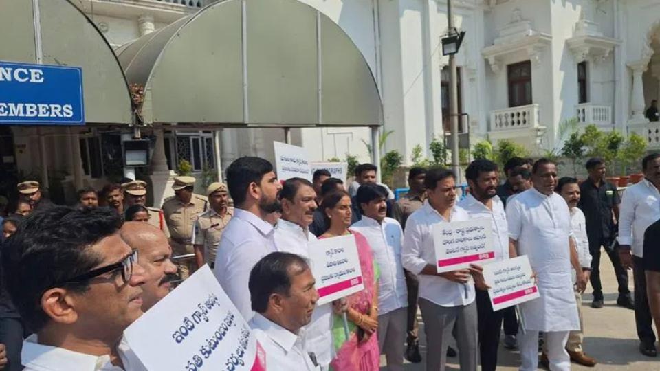 BRS Leaders protests for gas shortage, seeks discussion in Assembly