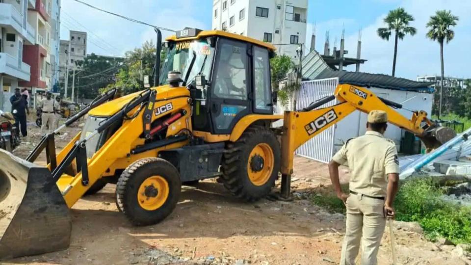 HYDRAA removes encroachments from land worth 139 crore in Rajendrangar