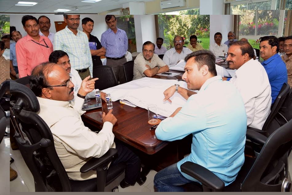 ﻿akbaruddinowaisimeetsghmccommissionertodiscussoldcitydevelopment