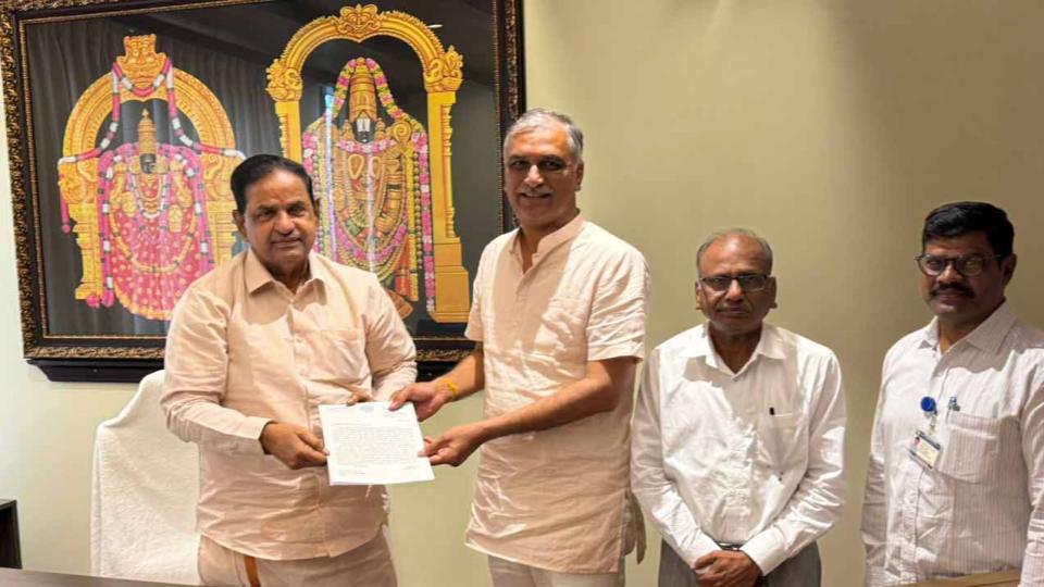 harishasksttdchairmantospeedupvenkateshwaraswamytempleinsiddipet
