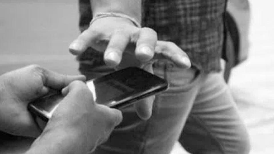 Mobile phone snatched from young man in BN Reddy Nagar