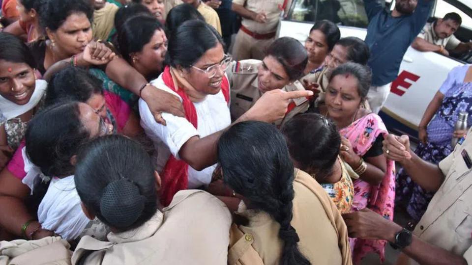 Thousands of ASHA workers join ‘Chalo Assembly’ protest