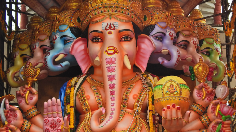Khairatabad Ganesh draws huge crowds despite heavy rains