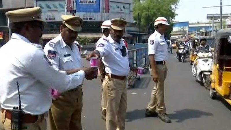 trafficofficialsdistributebuttermilktotrafficcops