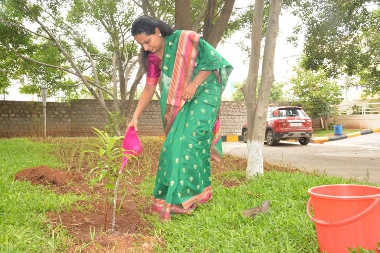 ghmctoplantonecroresaplingsundertheharithaharamprogramme