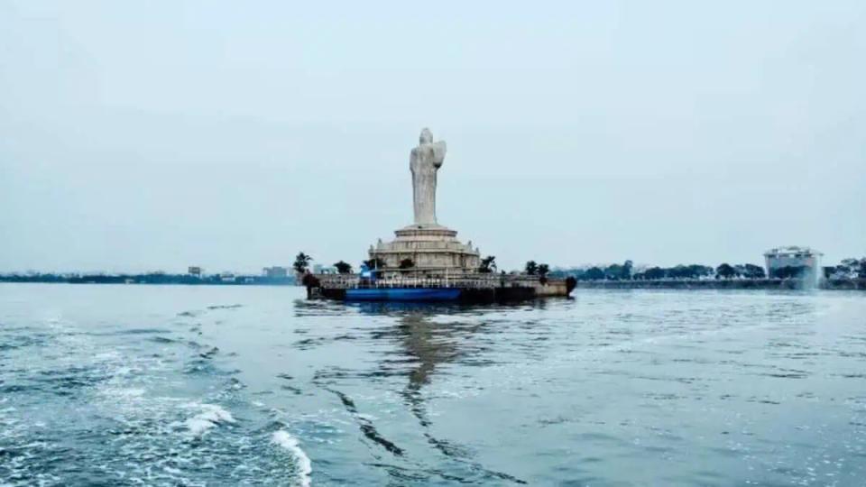 Water rises above danger level at Hussain Sagar