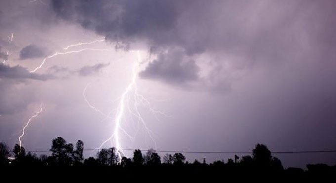 hyderabadexperiencesheavythunderstormswithrainsonwednesday