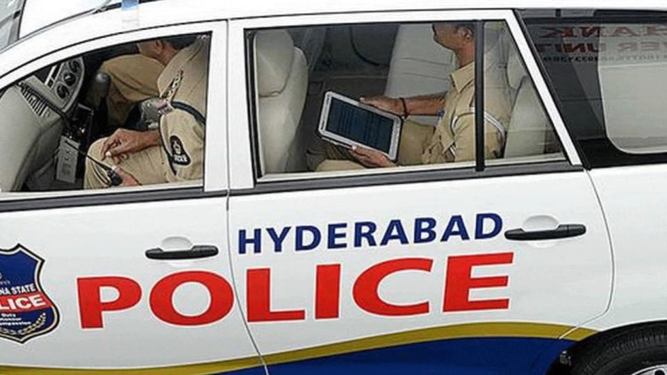 fourpakistaninationalsinhyderabadissuednoticestoleavebytomorrow
