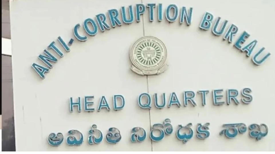 ACB conducts surprise checks at Jammikunta, Karimnagar